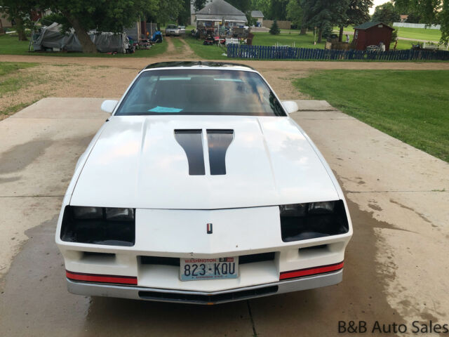 1982 chevrolet camaro z28 127798 miles white coupe 8 cyl, automatic