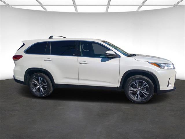 2019 toyota highlander le i4
