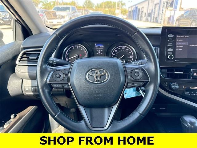 2022 toyota camry se