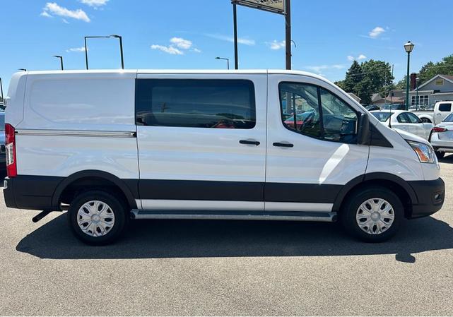 2022 ford transit-250 base