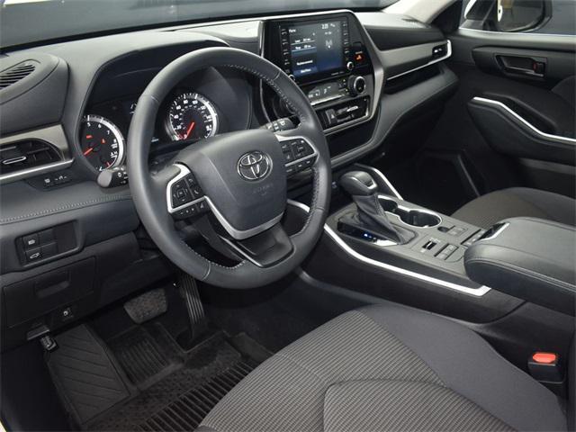 2022 toyota highlander le