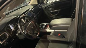 2019 nissan titan sv