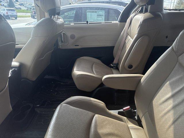 2021 toyota sienna limited
