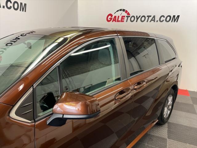2021 toyota sienna le