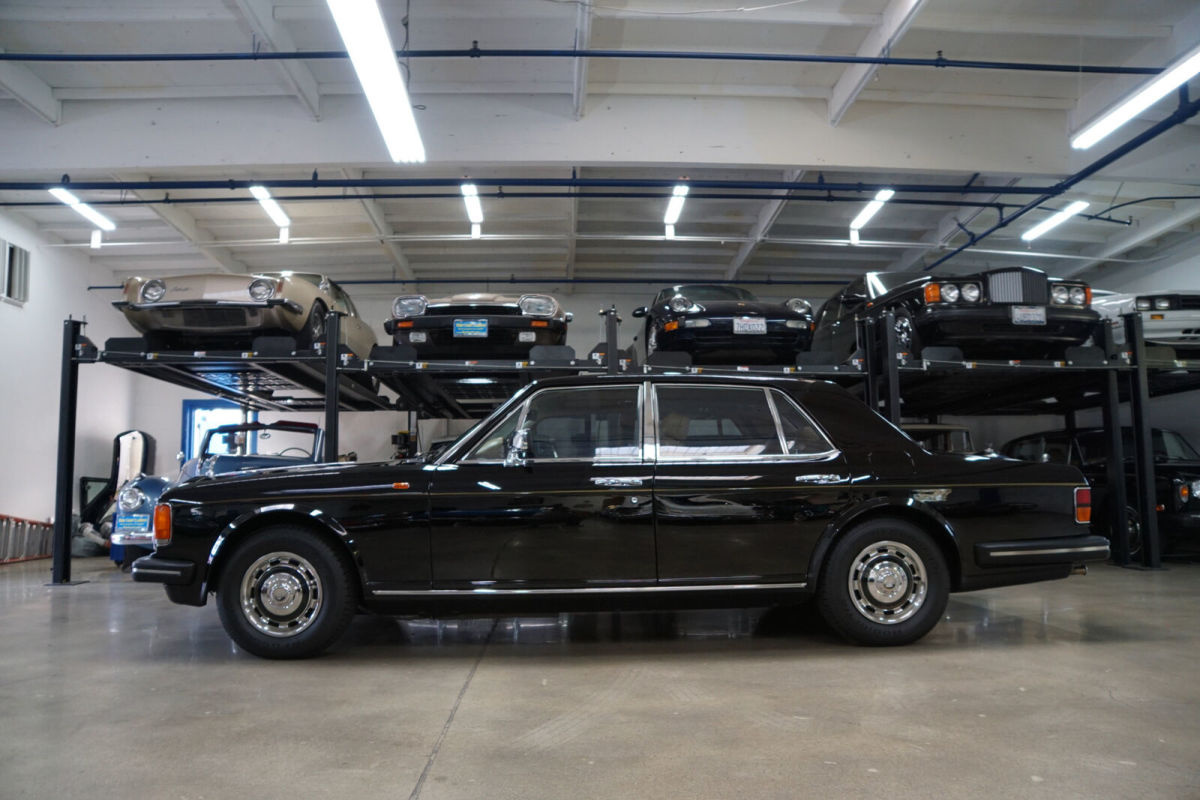 26315 miles v8 automatic4 dr sedan