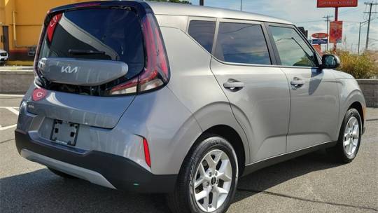 2023 kia soul lx