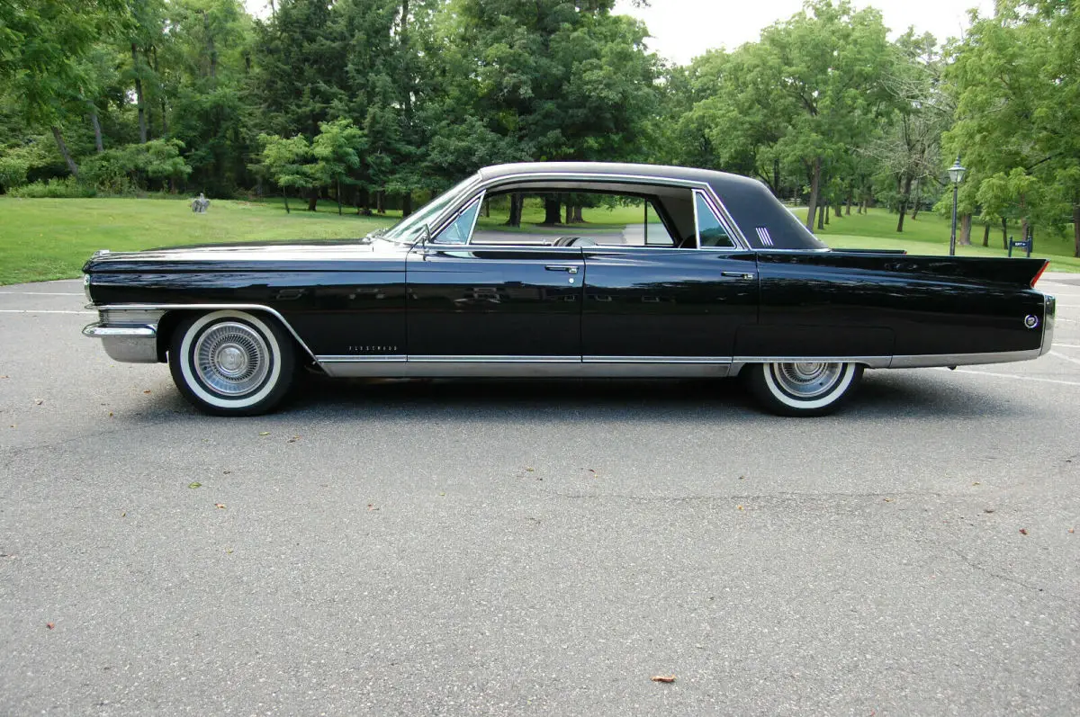 54k mile 1963 cadiilac fletwood..blk/blk+white seats, full vinyl top, v8, auto t