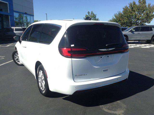 2023 chrysler pacifica touring l