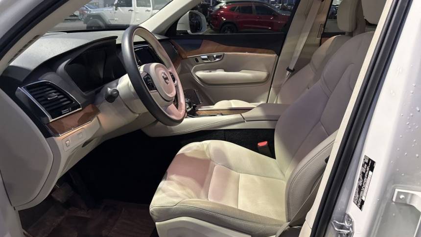 2022 volvo xc90 t6 momentum 6-passenger