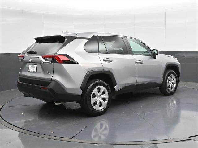 2023 toyota rav4 le