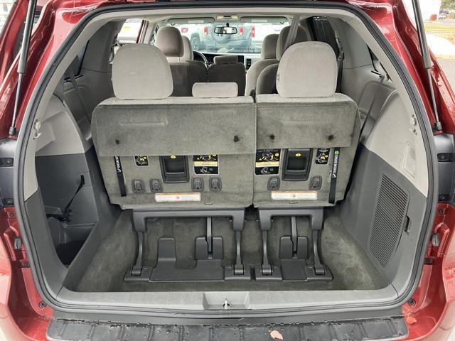 2017 toyota sienna le