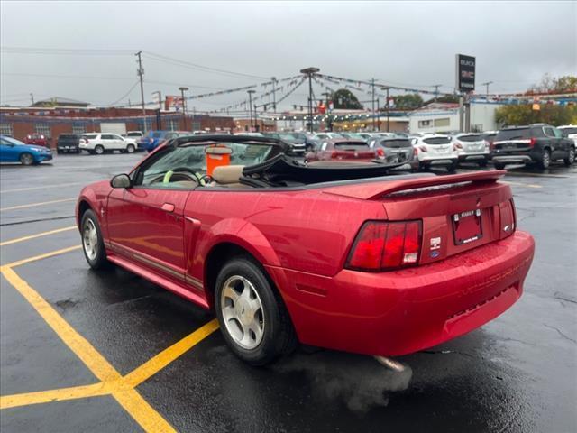 2000 ford mustang base