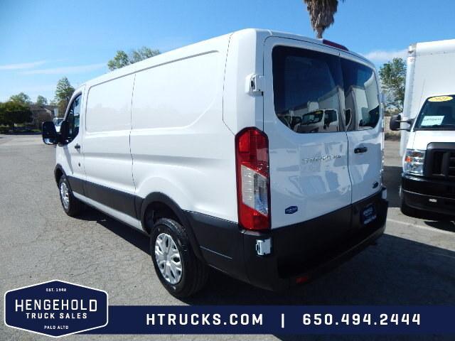 2021 ford transit-250