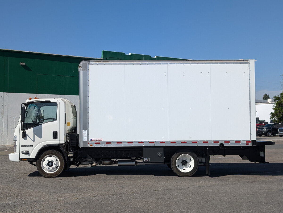 2024 isuzu npr hd 16ft box truck gas