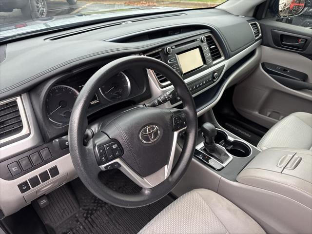 2019 toyota highlander le