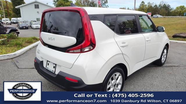 2022 kia soul lx