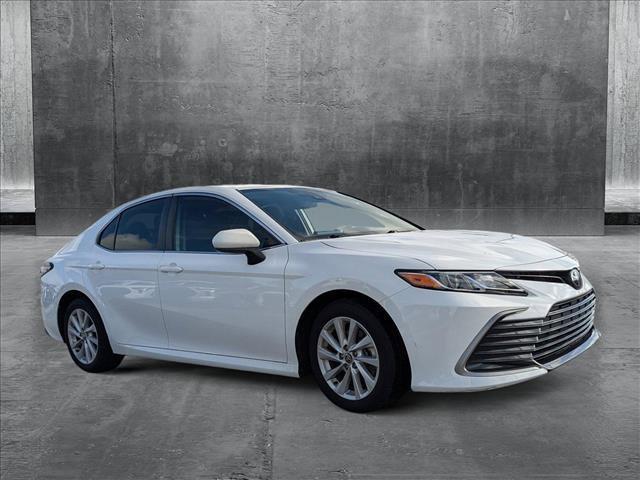 2022 toyota camry le