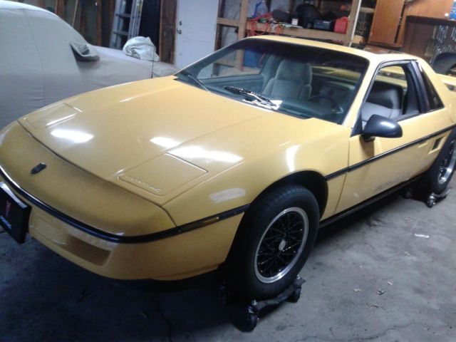 1988 pontiac fiero formula 2 door coupe, manual, yellow