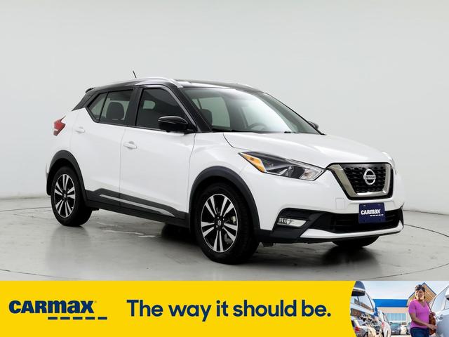 2019 nissan kicks sr