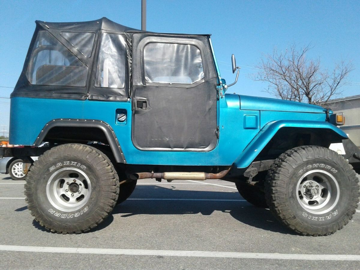 fj40 with fiber glass body