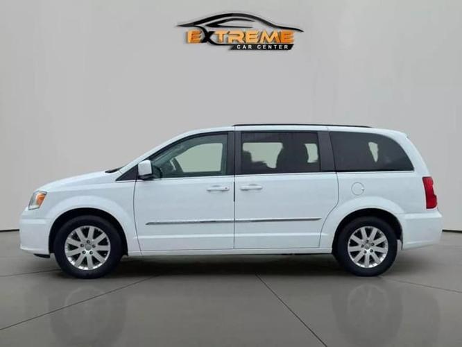 2015 chrysler town & country in detroit, michigan