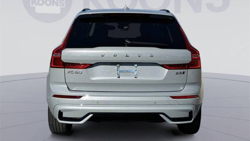 2024 volvo xc60 b5 plus dark theme