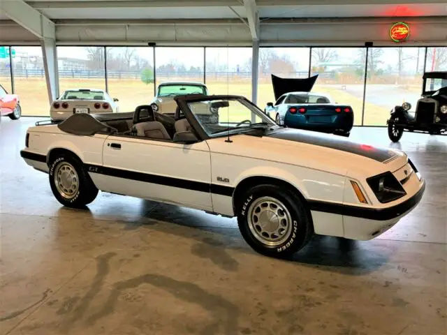 1986 ford mustang gt conv't!! white/gray!! 5.0/5-speed 87k miles!