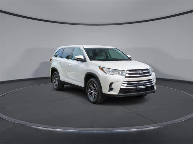 2019 toyota highlander le