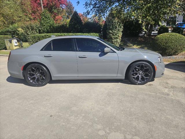 2019 chrysler 300 s