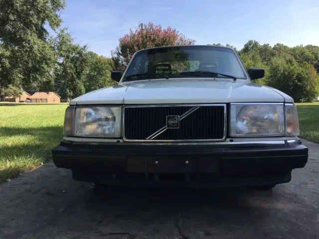 1991 volvo 240 (immaculate/restored)
