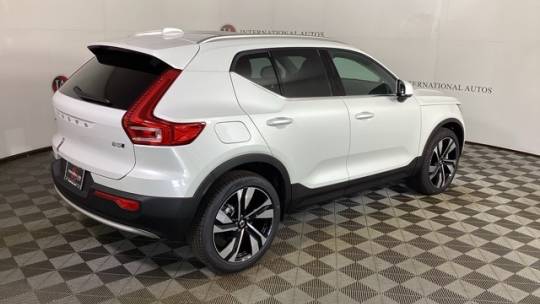 2025 Volvo XC40