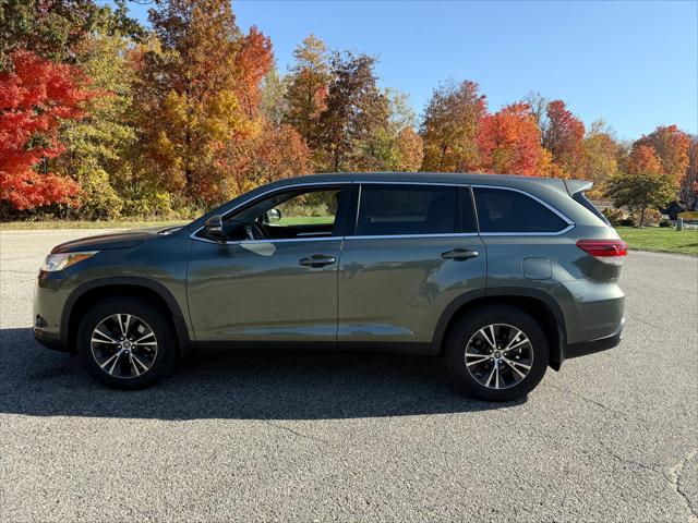 2019 toyota highlander le