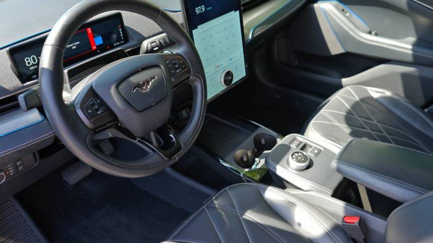 2021 ford mustang mach-e select