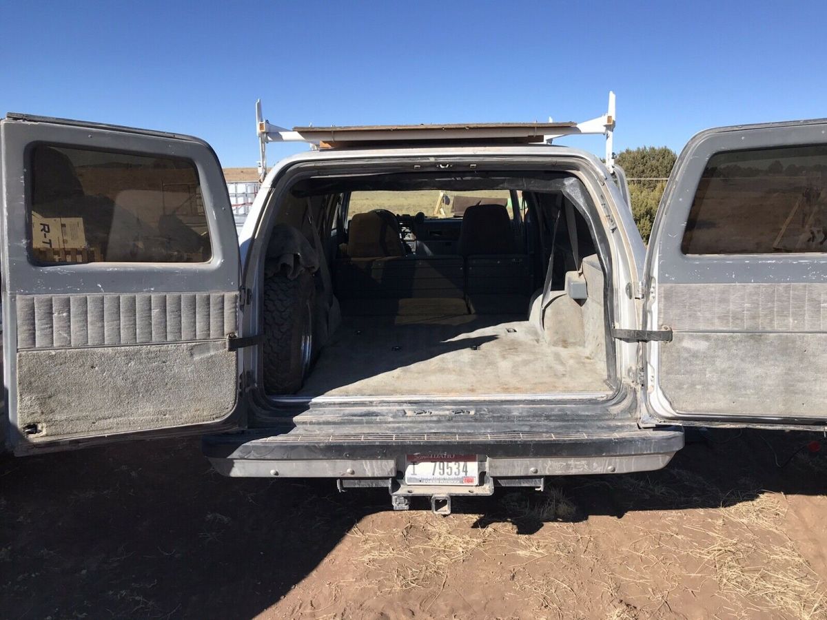 1989 chevrolet v2500 suburban suv black 4wd automatic v2500