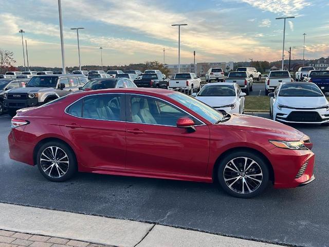 2019 toyota camry se