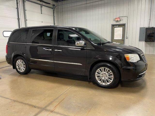 2014 chrysler town & country limited