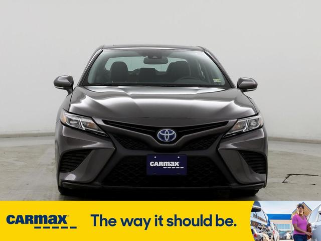 2019 toyota camry hybrid se