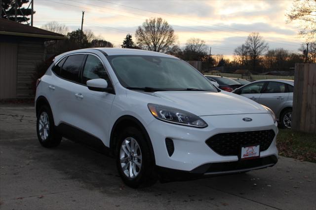 2020 ford escape se