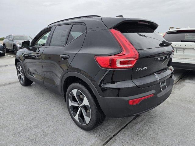 2025 volvo xc40 b5 plus dark theme