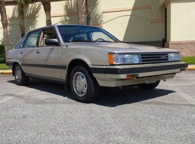 1985 toyota camry le liftback 67,000 miles like new