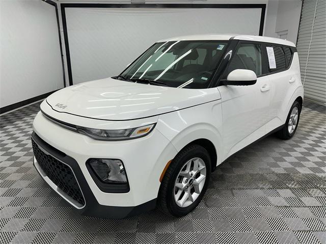 2022 kia soul lx