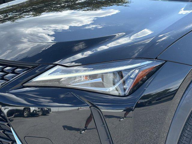 2022 lexus ux 200 base