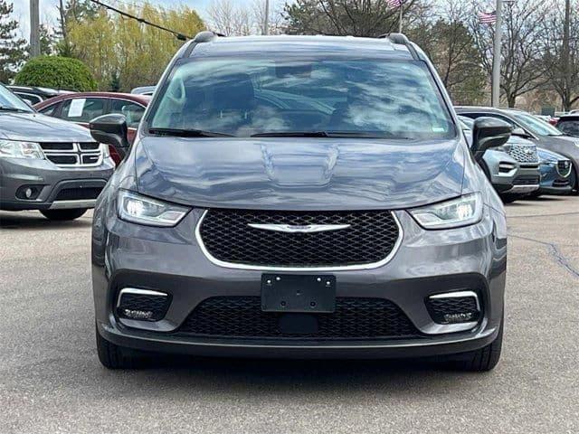 2022 chrysler pacifica touring l in howell, michigan