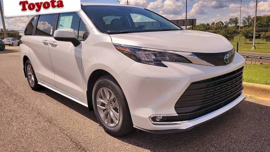 new 2024 toyota sienna xle fwd 8-passenger