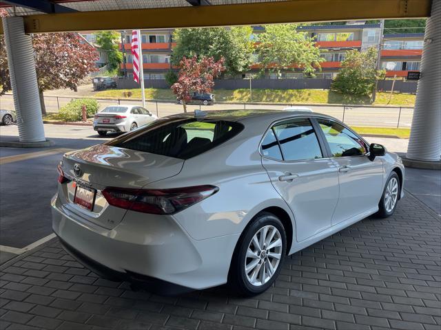 2022 toyota camry le