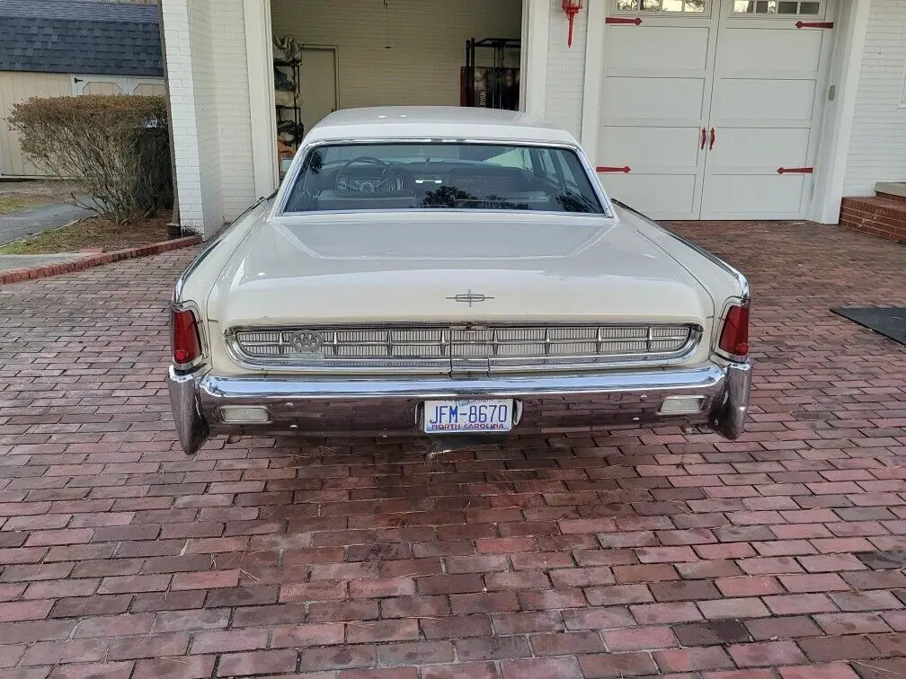 1963 continental sedan tan rwd automatic. chrome in good condition
