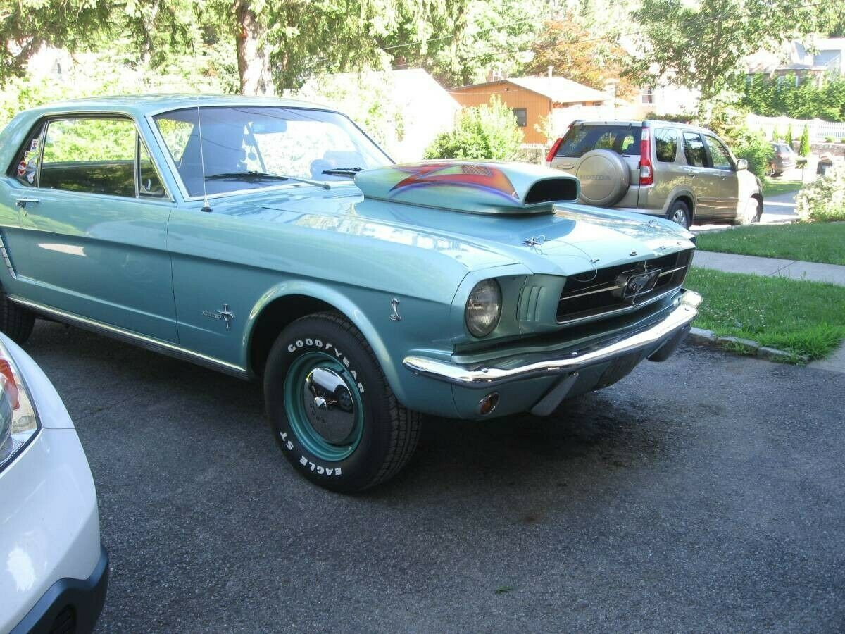 1965 mustang coupe 351 w , 4 speed , 9 inch locker , no rust