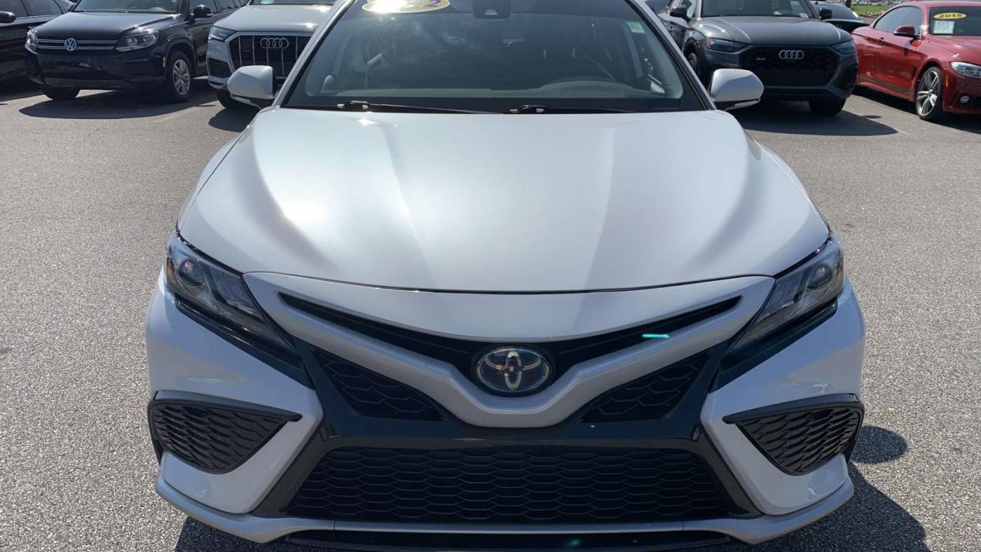 2022 toyota camry hybrid xse