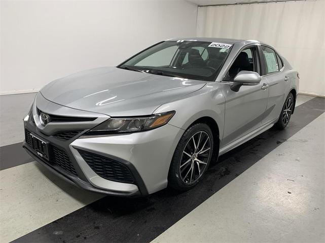 2022 toyota camry se