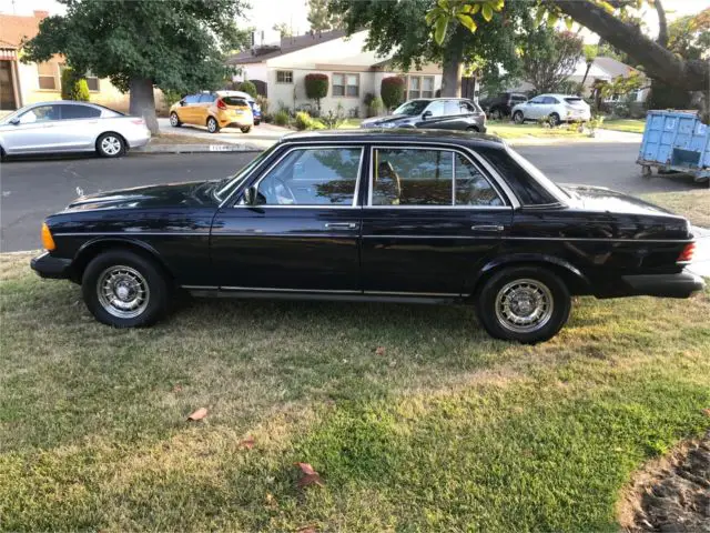 1983 mercedes 300d - dark blue - runs and looks great